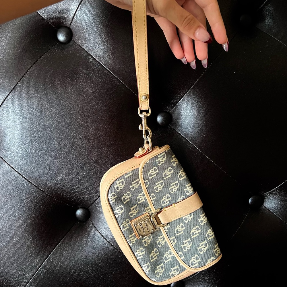 Vintage Dooney & Bourke Wristlet
